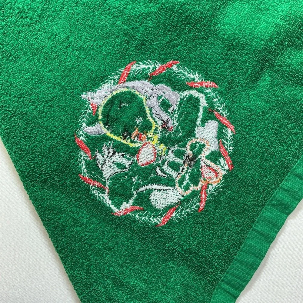 VTG 90s Looney Tunes Christmas Hand Towel Green Bugs Daffy Tweety‎ Sylvester EUC